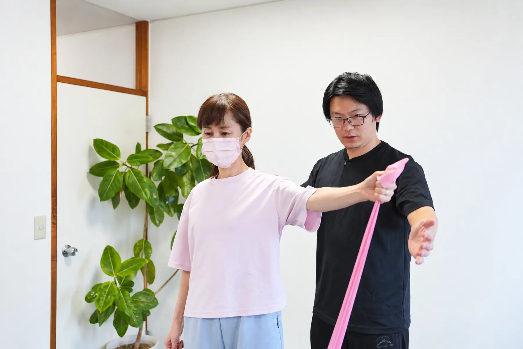 バンドを使って運動するセッション
