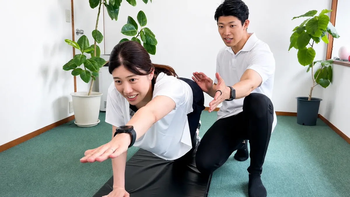 関前店でトレーニングを体験する様子